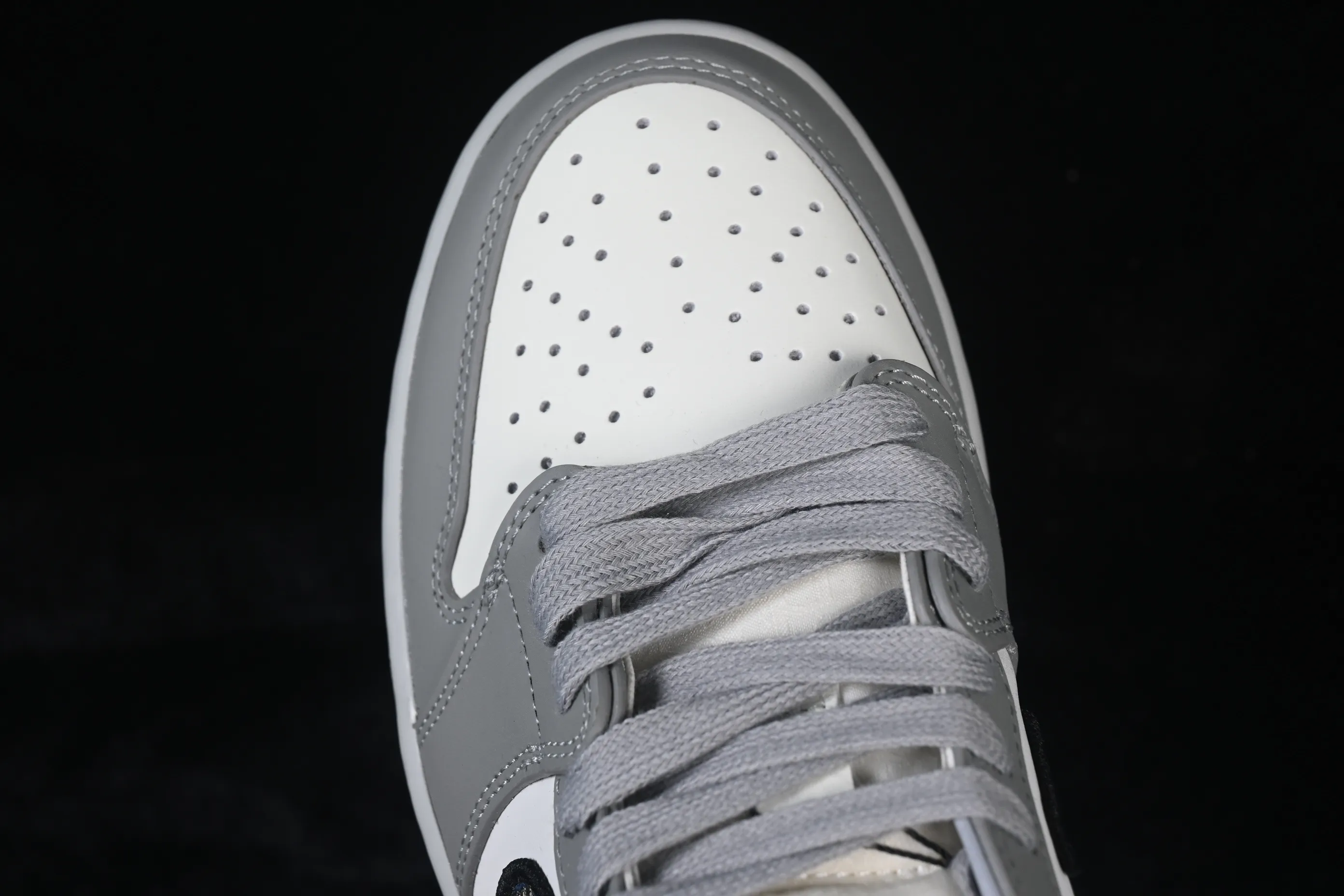 All categories Air Jordan Jordan series basketball shoes Air Jordan 1 Low Dior x Air Jordan 1 Low AJ1 Joe 1 Dior joint white gray low top CN8608-002